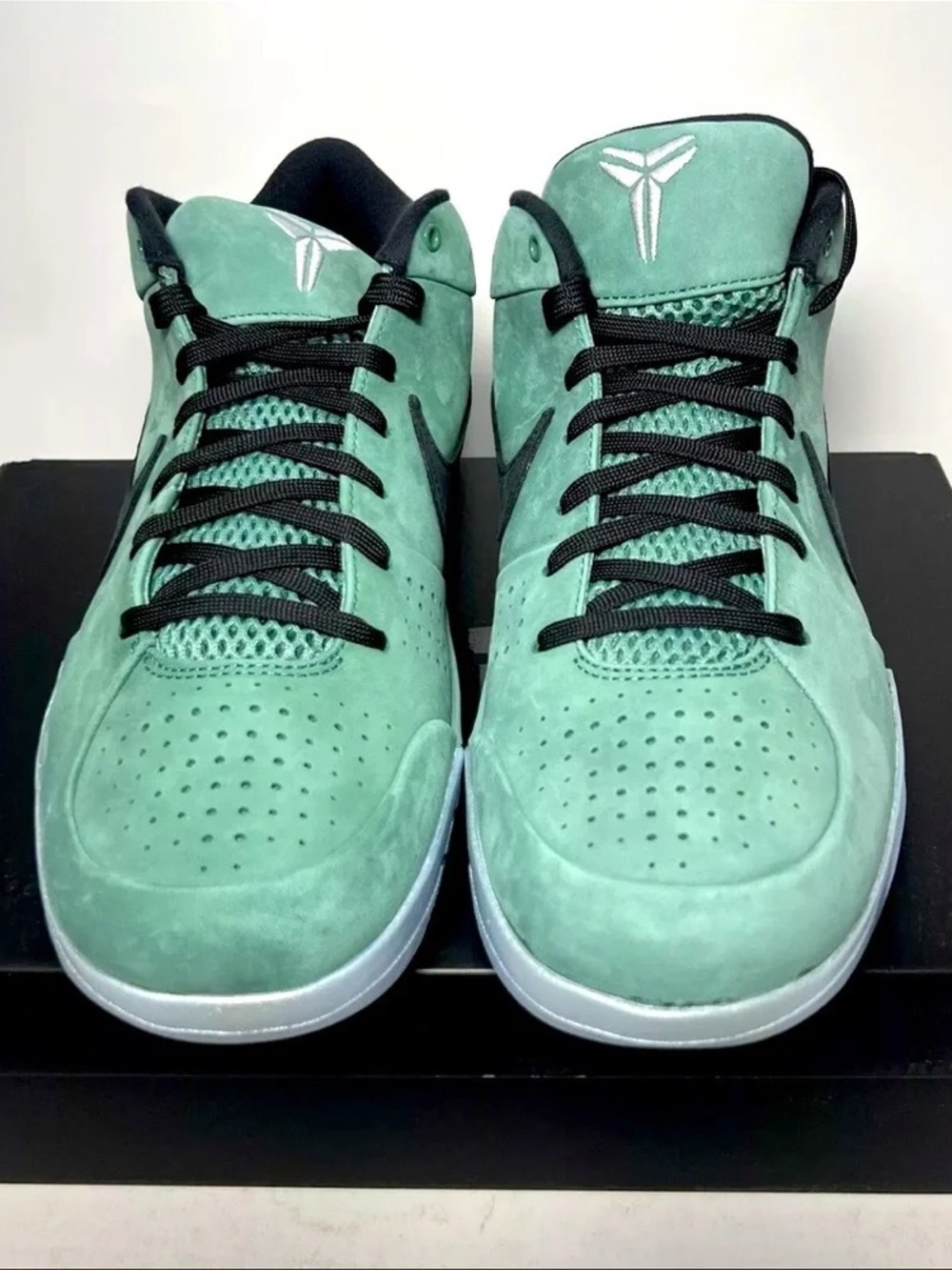 Nike Men's Low-Top Sneakers in Teal Green and Black
